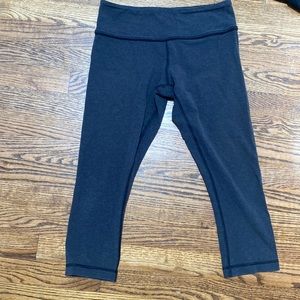 Lululemon grey cropped leggings size 6.